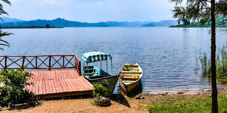 2-Day Lake Mutanda Canoe Safari